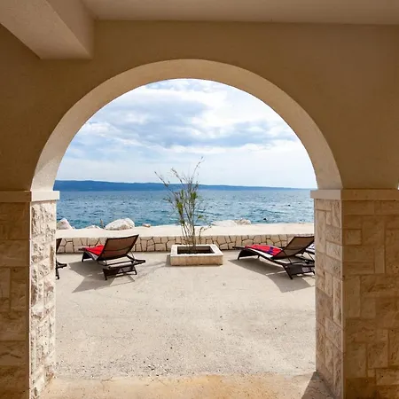 Apartment The Beach House Jesenice (Split-Dalmatia)
