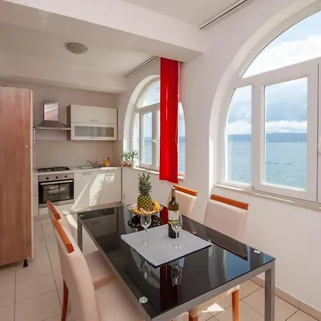 Apartment The Beach House Jesenice (Split-Dalmatia)