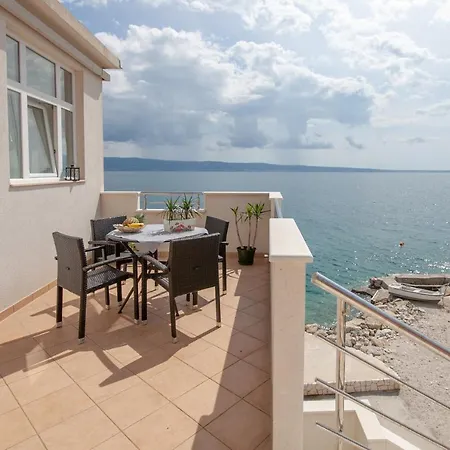 The Beach House * Jesenice (Split-Dalmatia)