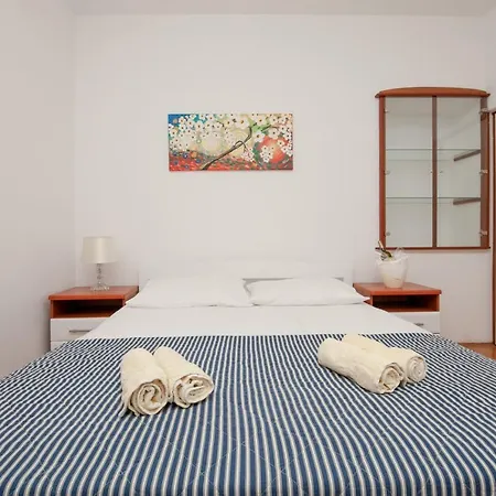 The Beach House Jesenice (Split-Dalmatia)
