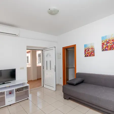 The Beach House Apartment Jesenice (Split-Dalmatia)