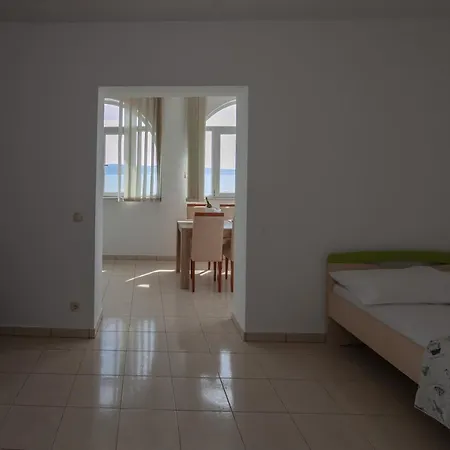 The Beach House * Jesenice (Split-Dalmatia)