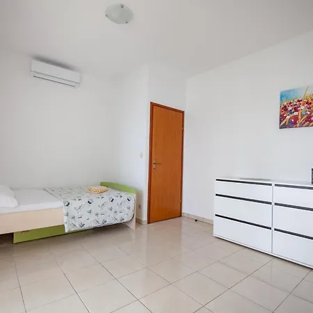 The Beach House * Jesenice (Split-Dalmatia)