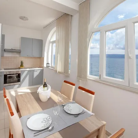 The Beach House * Jesenice (Split-Dalmatia)